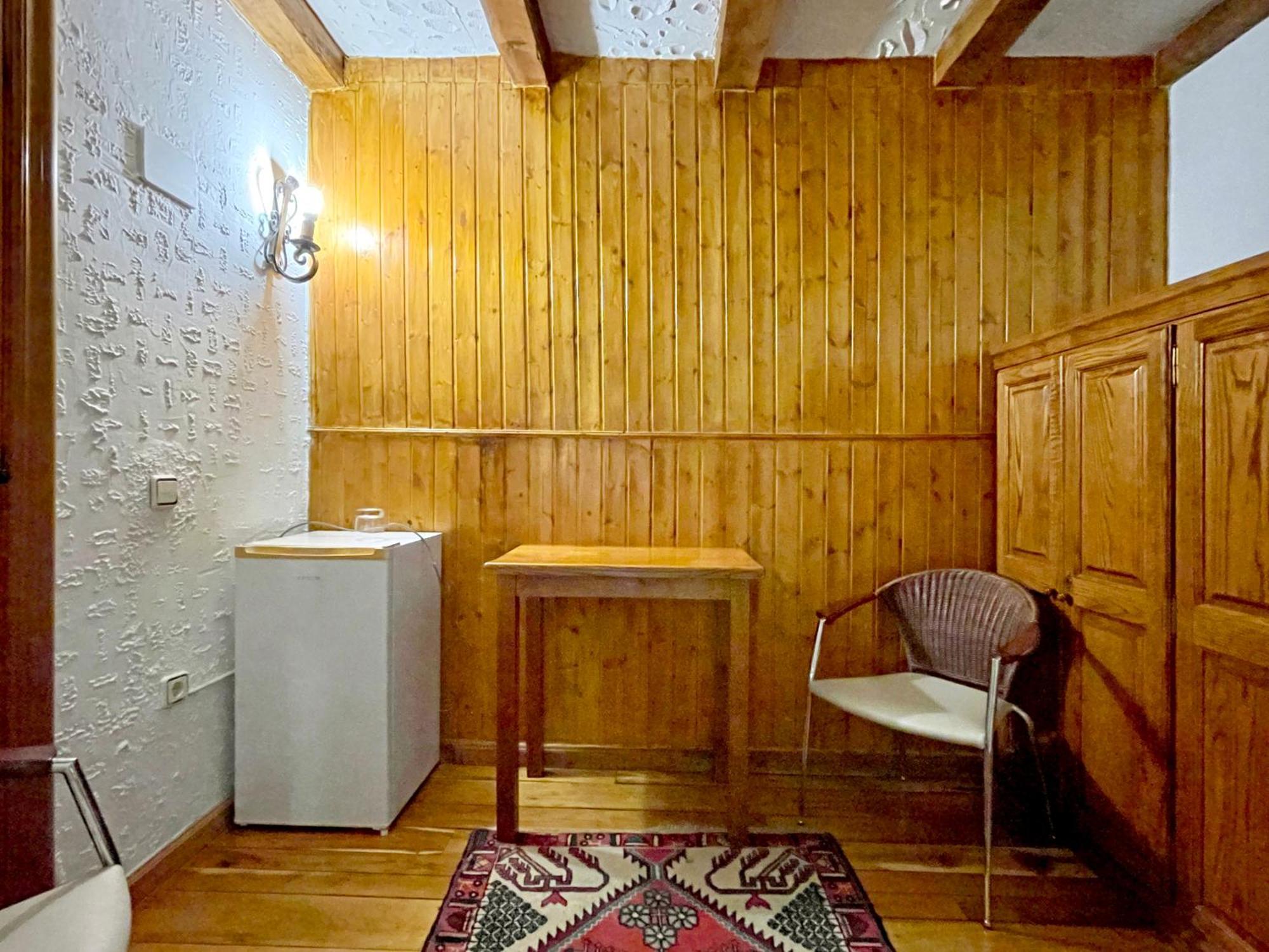 Hotel Peruskenea Jaunsaras Eksteriør billede