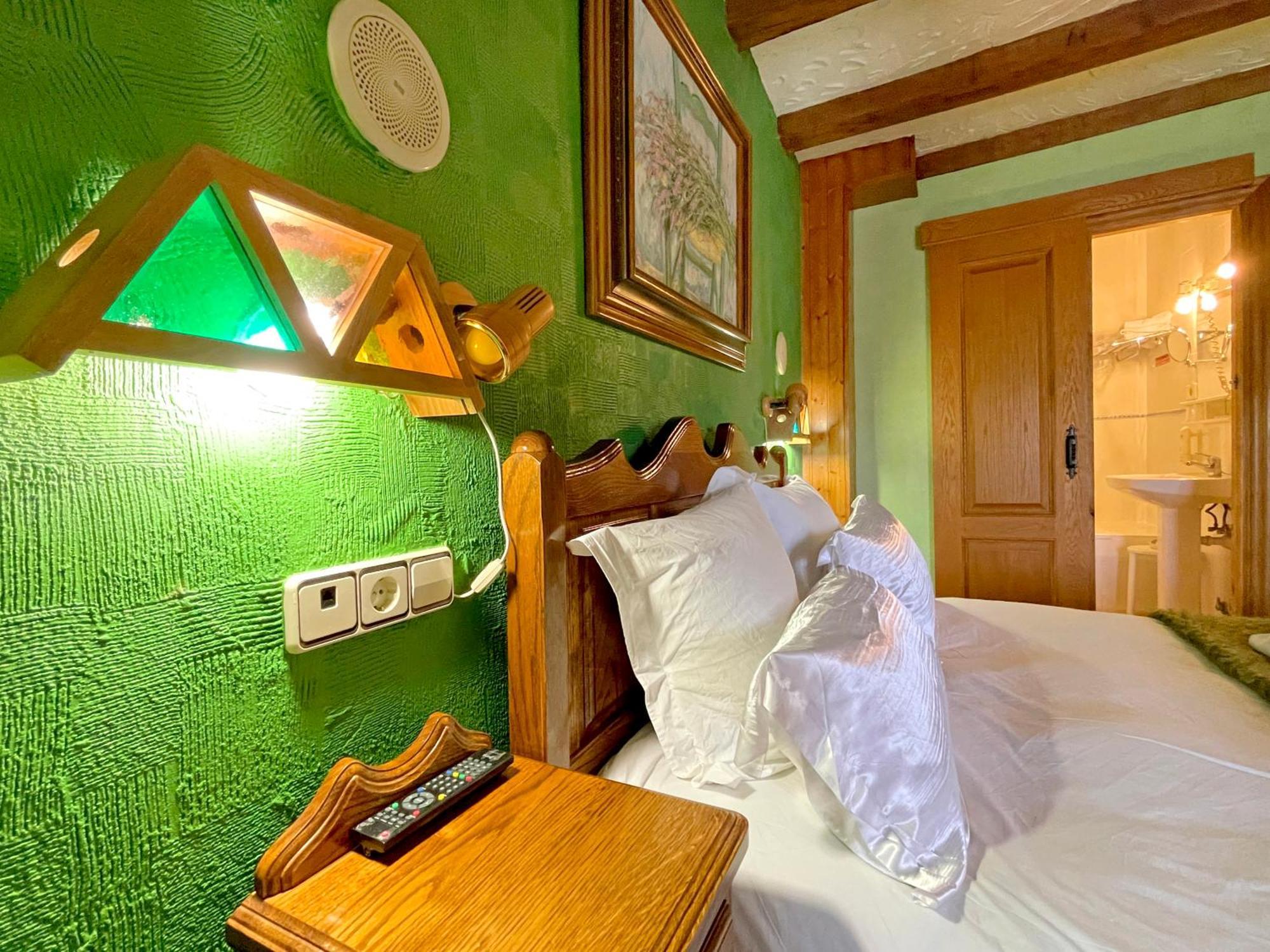 Hotel Peruskenea Jaunsaras Eksteriør billede